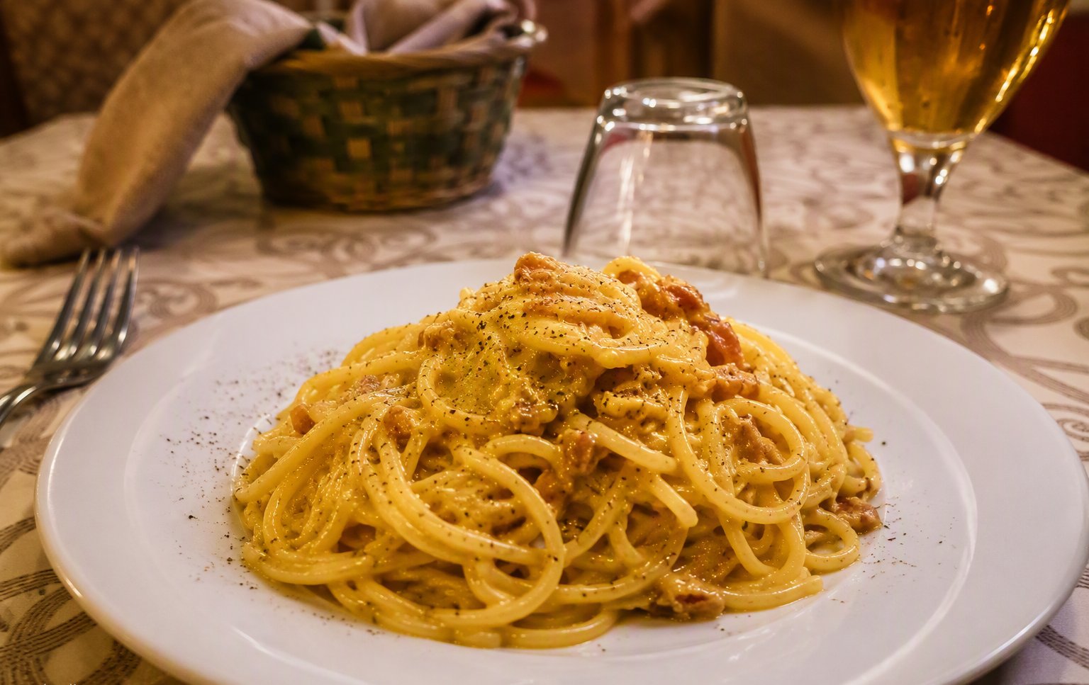Spaghetti alla carbonara con tartufo